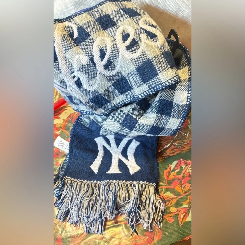 FOCO New York Yankees reversible retro scarf